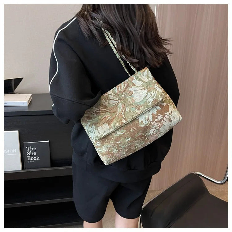Women's bags are fashionable and simple messenger bags, trendy large-capacity small square bags, casual shoulder bags.