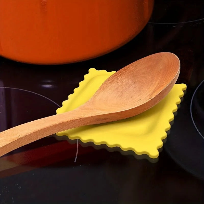 1pc Cartoon Biscuit-Shaped Soup Spoon Rest - Heat Insulating and Anti-Scalding  Mat for Kitchen Gadgets for Restaurant Kitchen