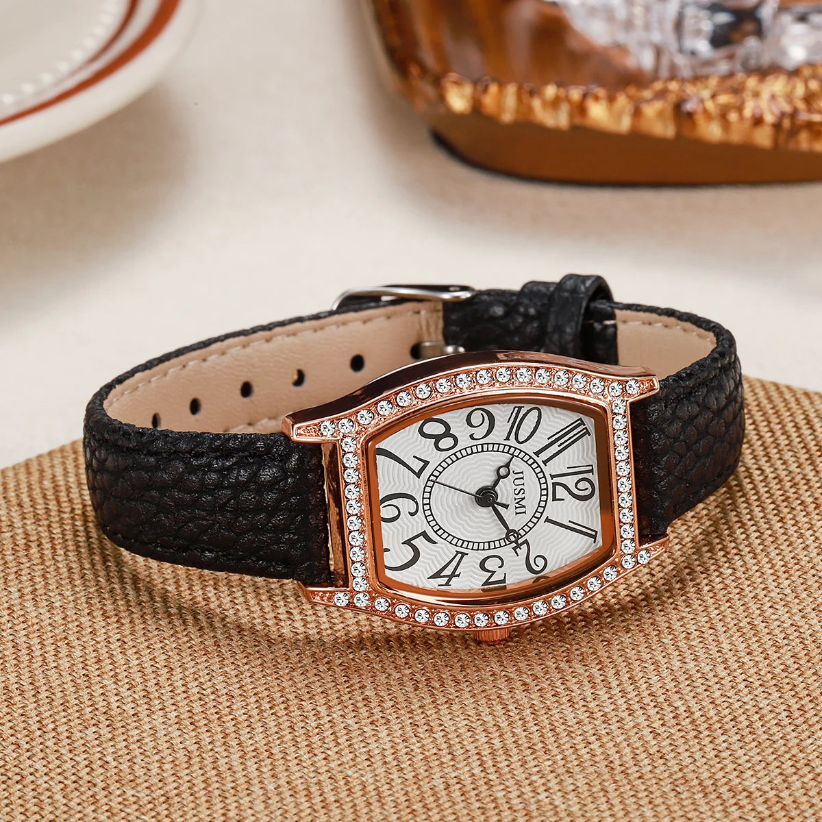Women’s watch, student design, simple and elegant, lightweight luxury, niche fashion, sophisticated feel, wine barrel shape, exq