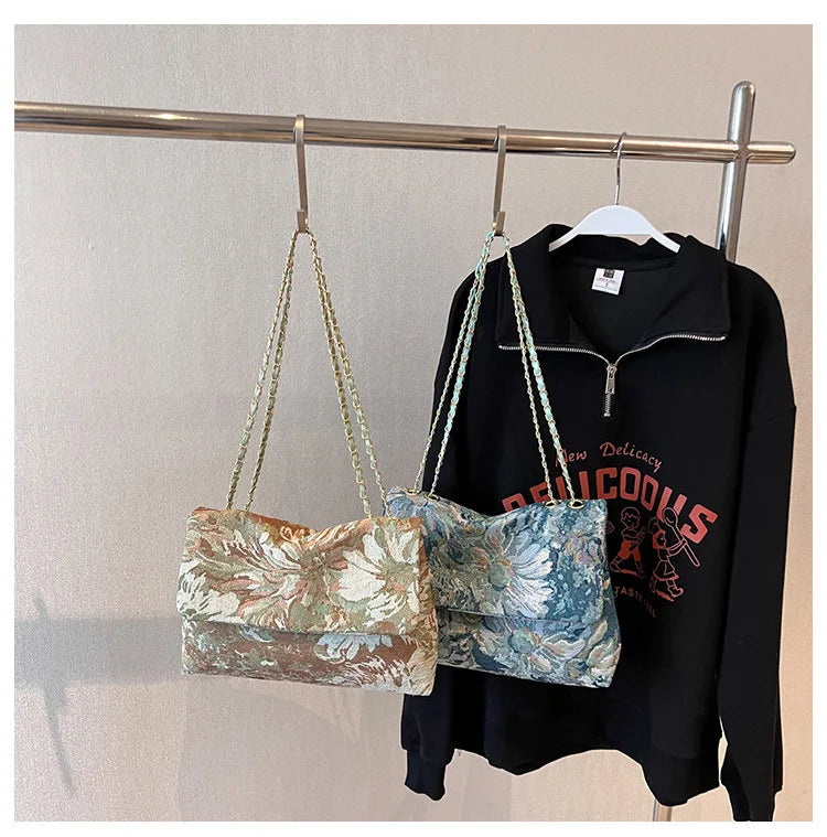 Women's bags are fashionable and simple messenger bags, trendy large-capacity small square bags, casual shoulder bags.