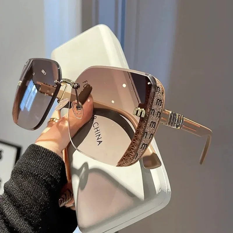 2025 New Fashion Cool Sunglasses Women Luxury Brand Letters Anti Strong Light Vintage Rimless Sun Glasses Ladies Gafas UV400