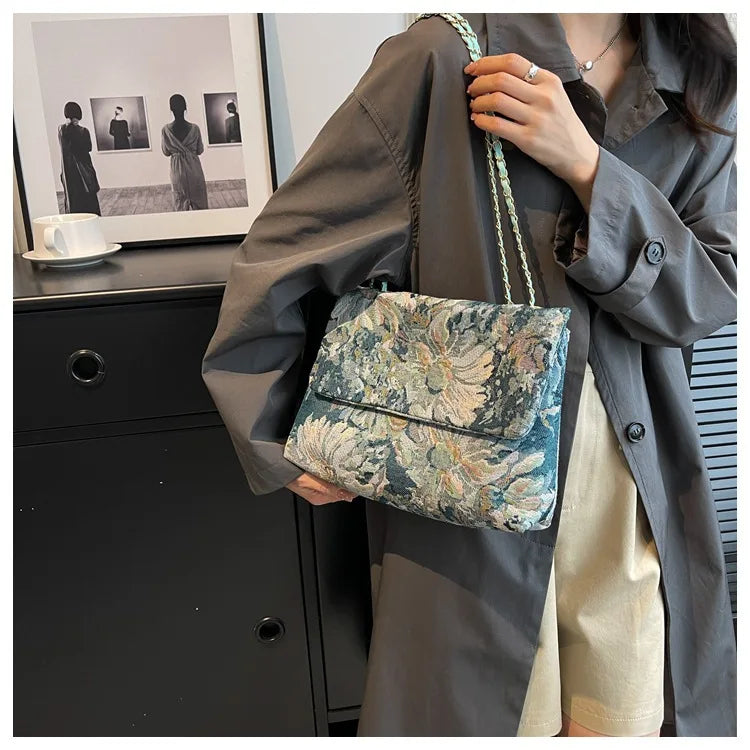 Women's bags are fashionable and simple messenger bags, trendy large-capacity small square bags, casual shoulder bags.