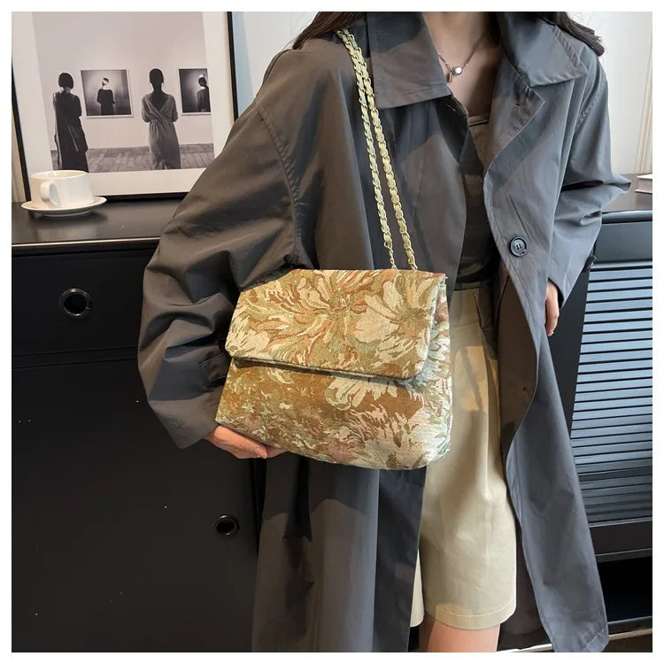 Women's bags are fashionable and simple messenger bags, trendy large-capacity small square bags, casual shoulder bags.