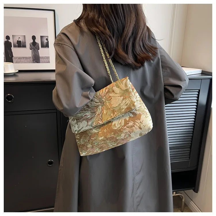 Women's bags are fashionable and simple messenger bags, trendy large-capacity small square bags, casual shoulder bags.