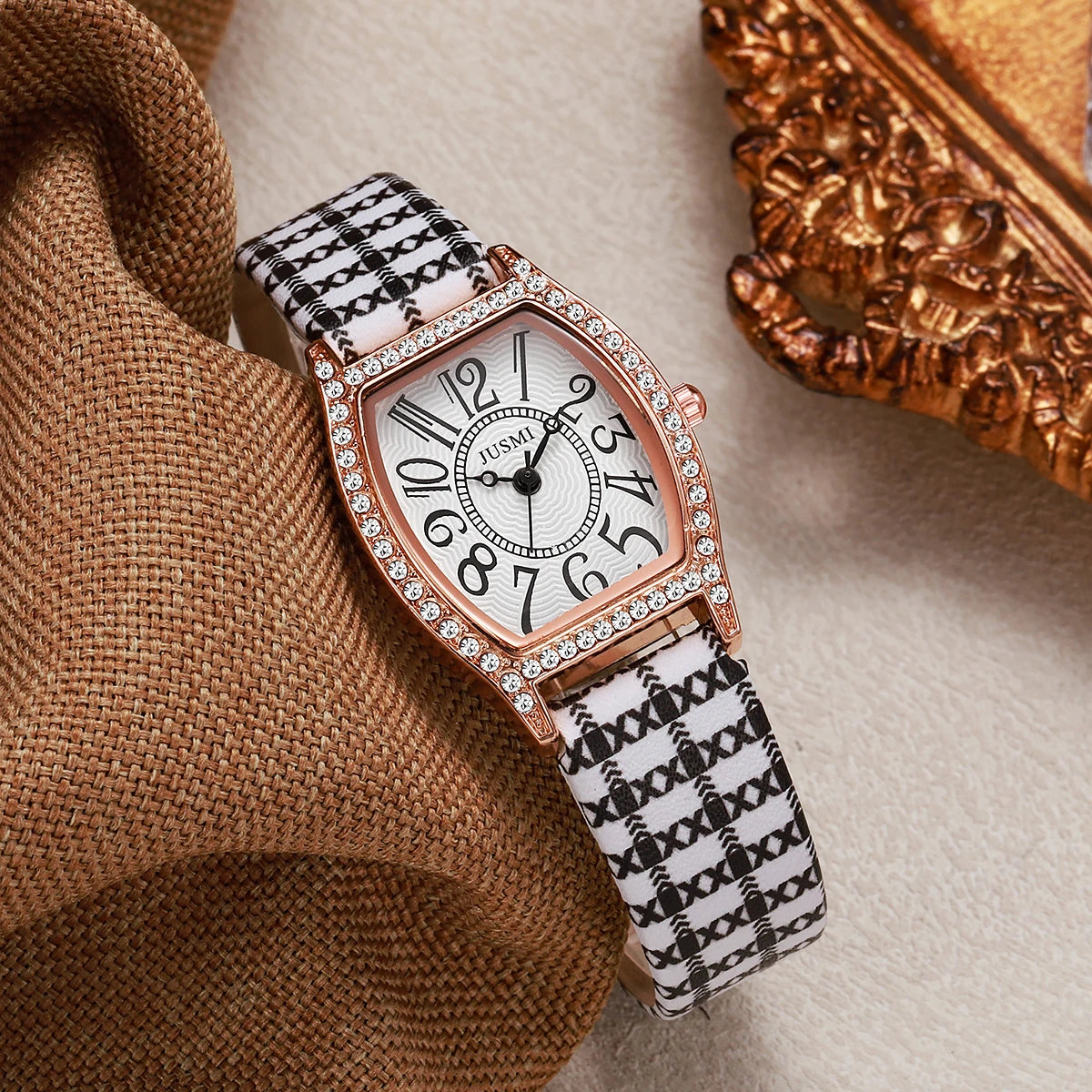 Women’s watch, student design, simple and elegant, lightweight luxury, niche fashion, sophisticated feel, wine barrel shape, exq