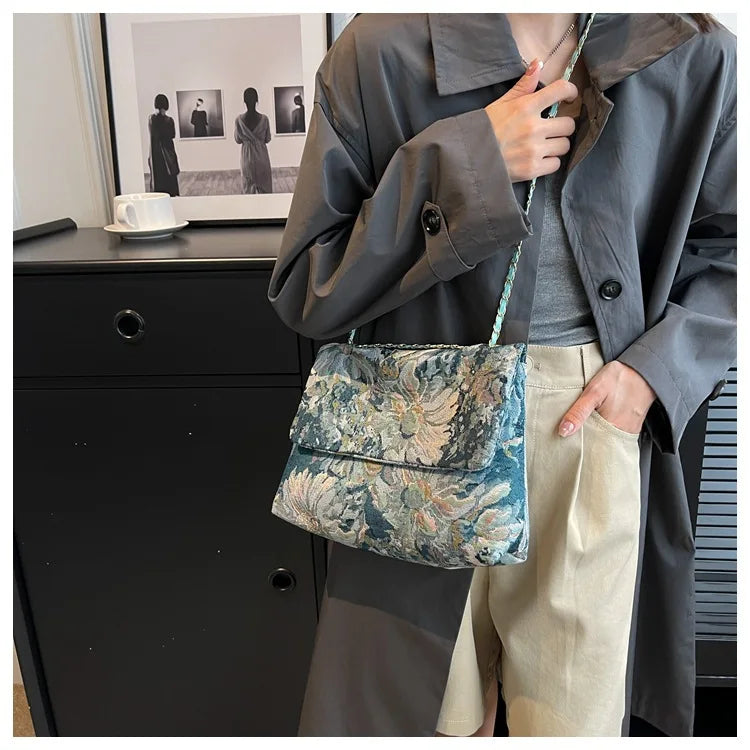 Women's bags are fashionable and simple messenger bags, trendy large-capacity small square bags, casual shoulder bags.