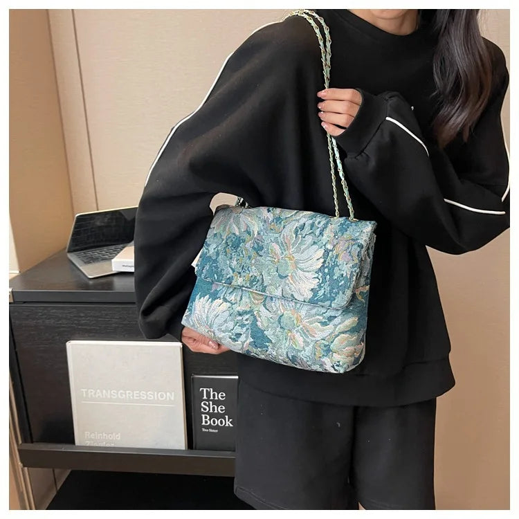 Women's bags are fashionable and simple messenger bags, trendy large-capacity small square bags, casual shoulder bags.